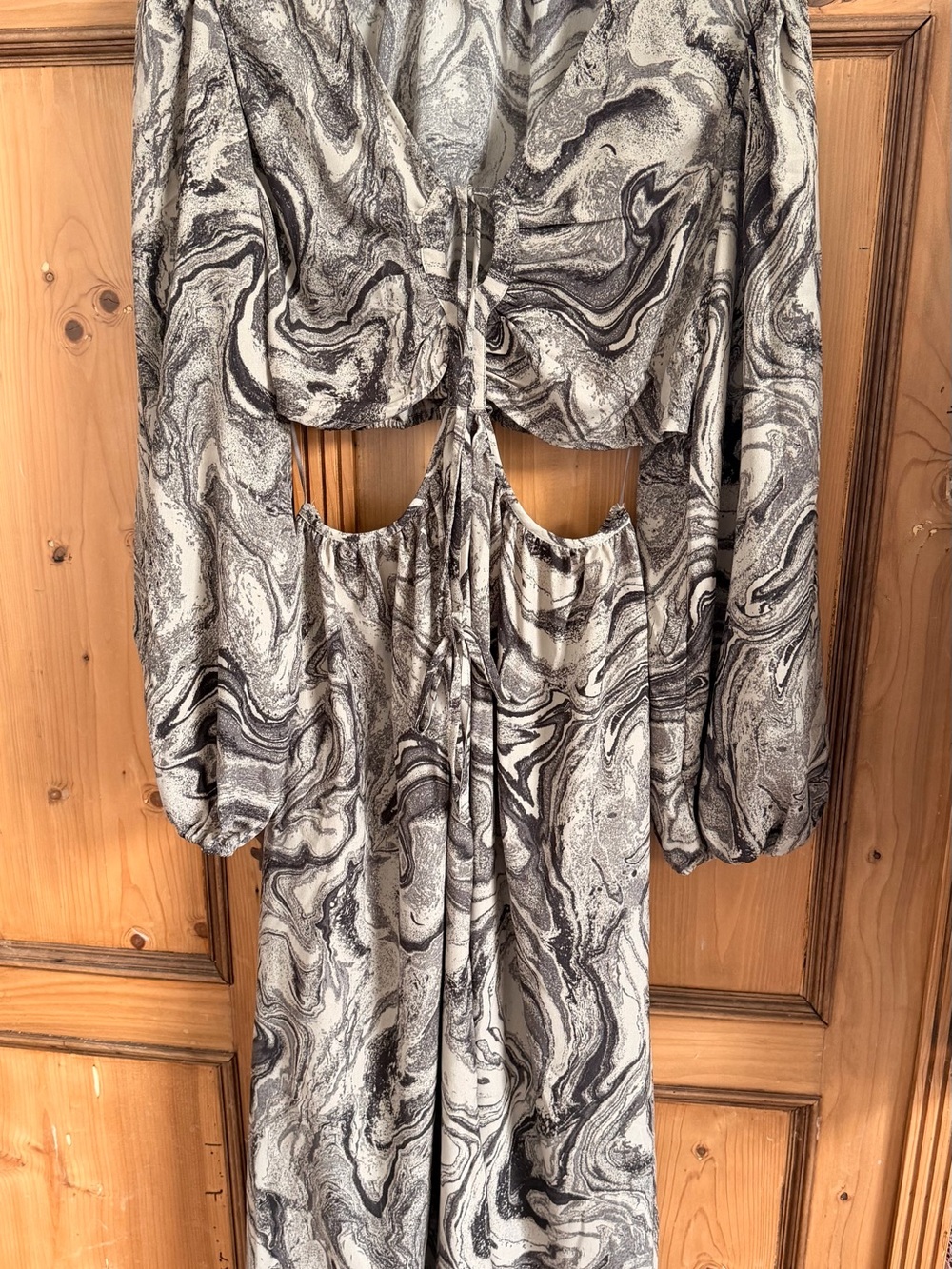 NWOT Moon River Marble-Print Cutout Maxi Dress in Black and White Marble Design